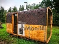 Sauna prostokatna z piecem opalanym drewnem, ładowanym od zewnątrz, oraz z oknem panoramicznym